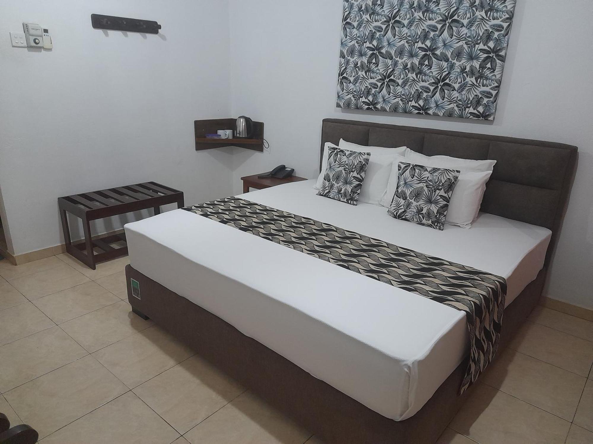 Larn'S Villa Hotel & Apartment واديوفا المظهر الخارجي الصورة