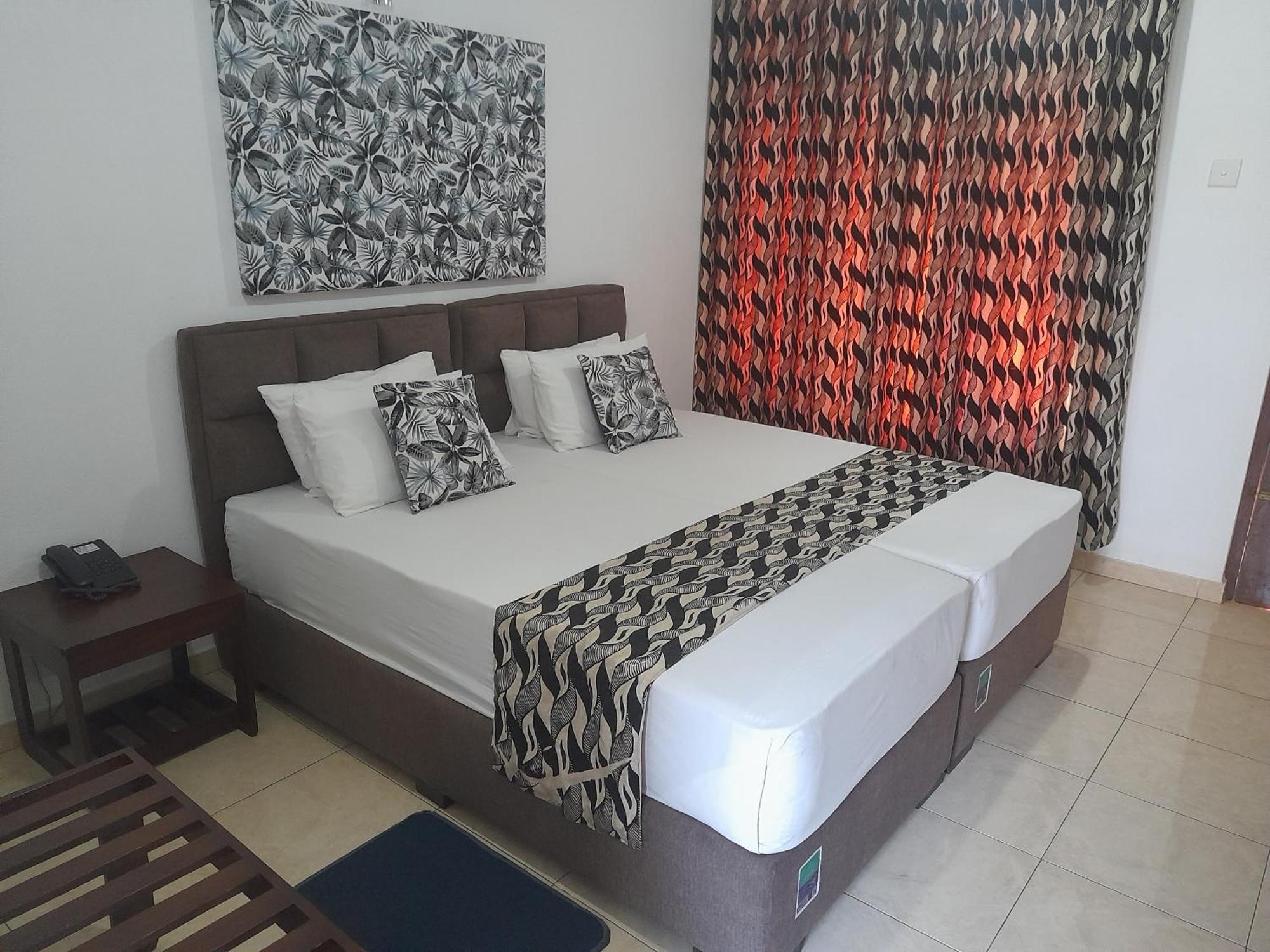 Larn'S Villa Hotel & Apartment واديوفا المظهر الخارجي الصورة