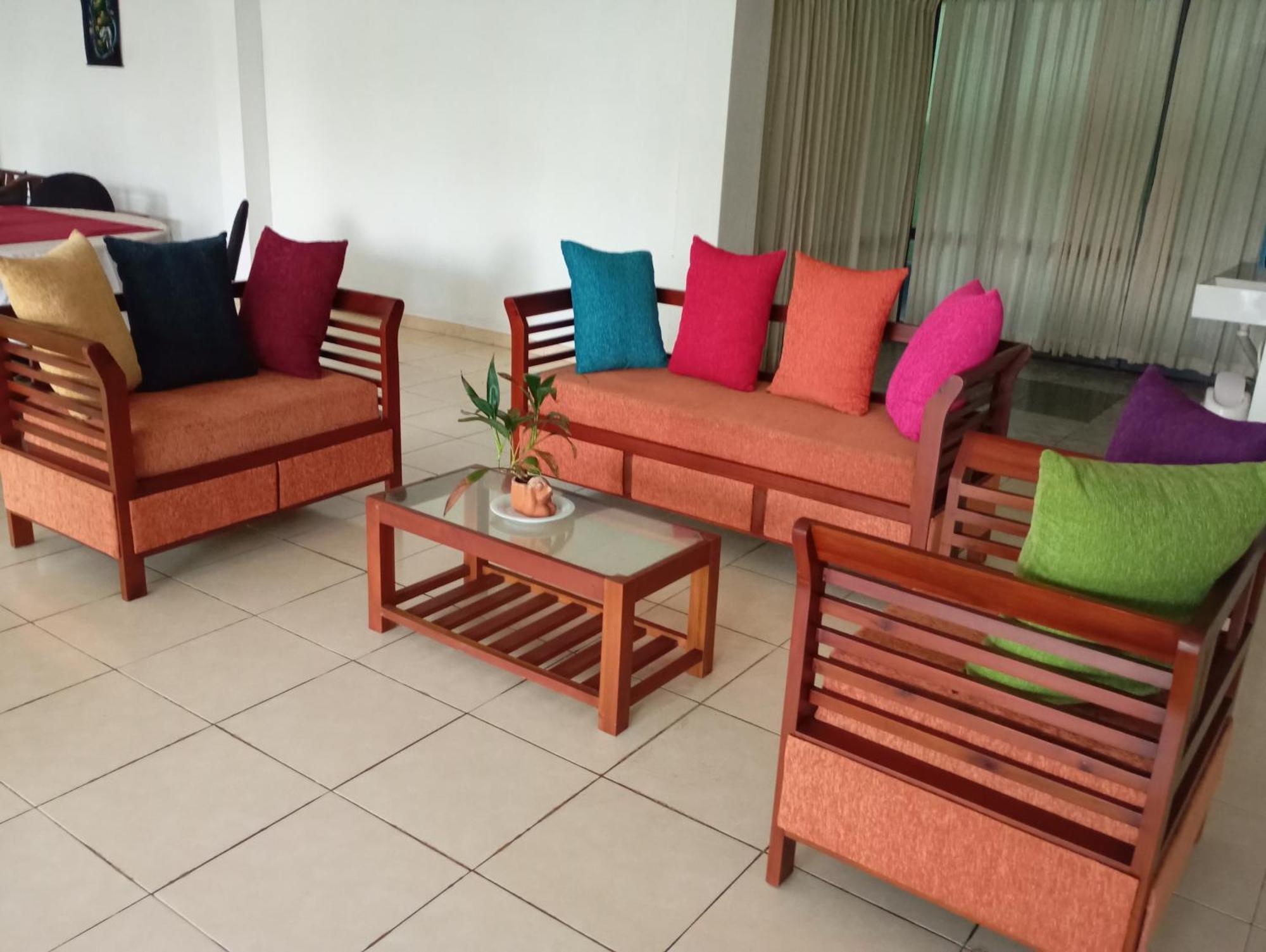 Larn'S Villa Hotel & Apartment واديوفا المظهر الخارجي الصورة